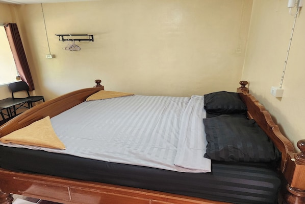 Free WiFi, bed sheets