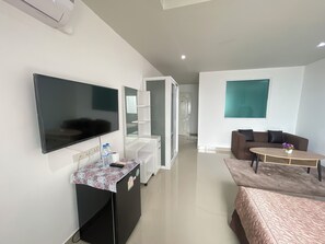 Superior Room | Private kitchenette | Microwave, electric kettle - W-9 Hotel (Pattaya)
