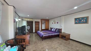 Double Room | Desk, free WiFi, bed sheets