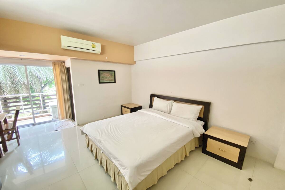 Quarto casal standard | Escrivaninha, Wi-Fi de cortesia, roupa de cama