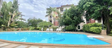 Outdoor pool, sun loungers
