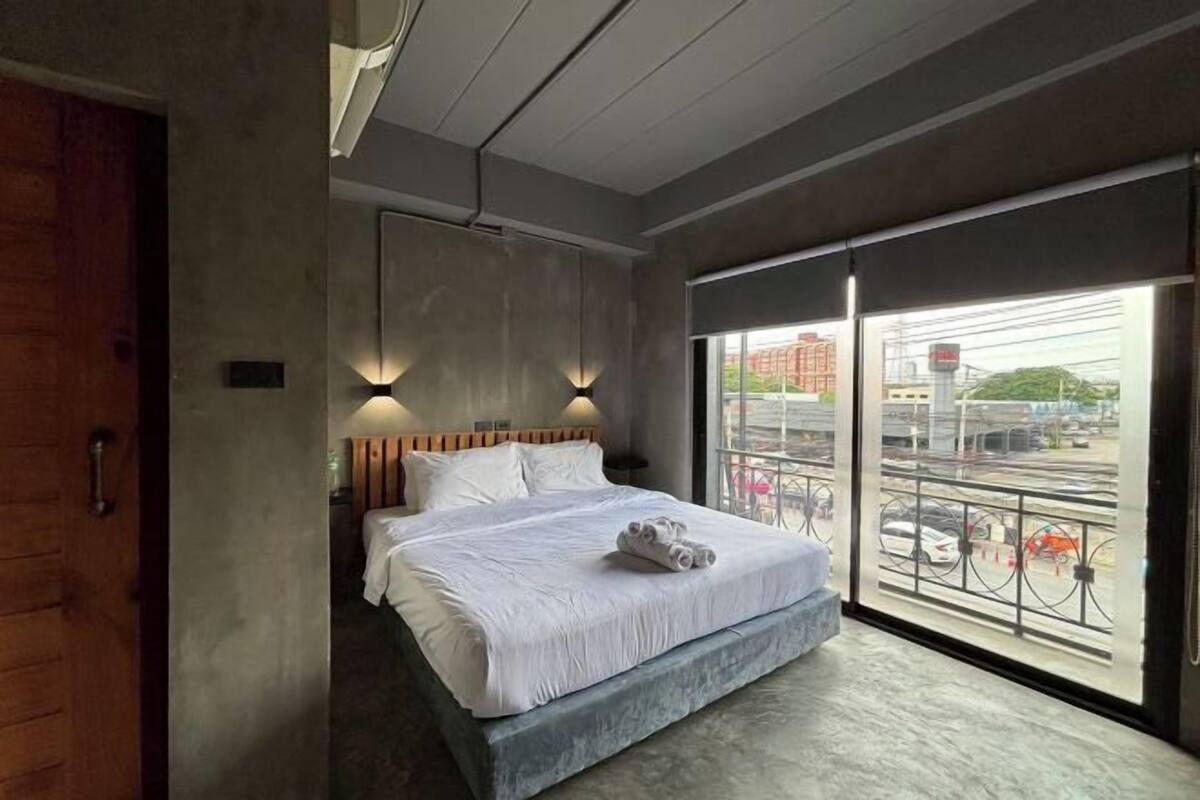 Minibar, wifi gratis y ropa de cama