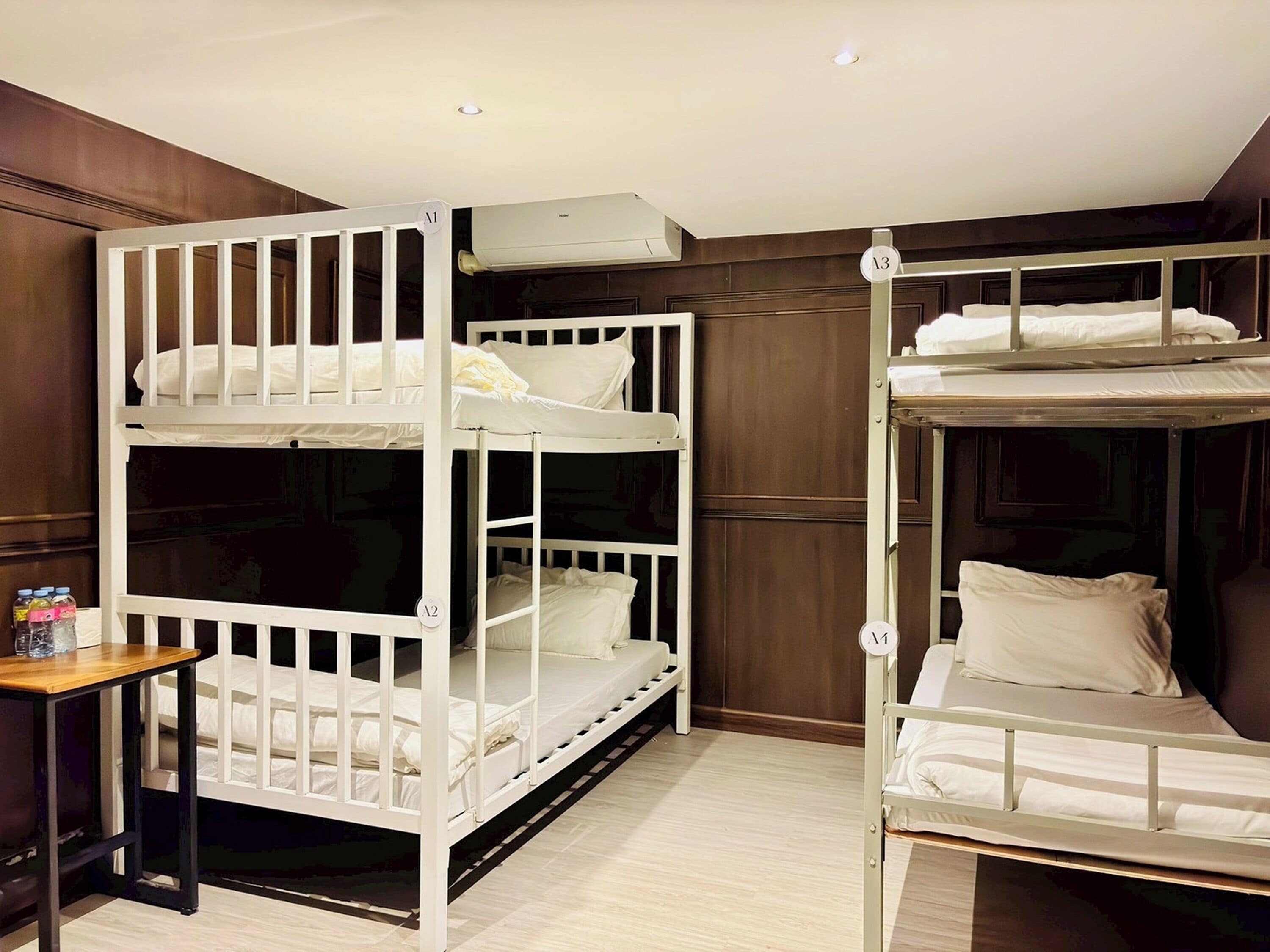 Minibaari, ilmainen Wi-Fi, vuodevaatteet