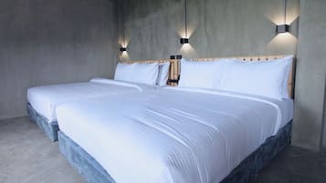 Minibar, free WiFi, bed sheets