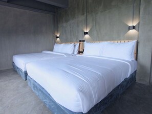 Family Room | Minibar, free WiFi, bed sheets - Sukhum Rajamangala-Phatthanakan Rooms (Bangkok)