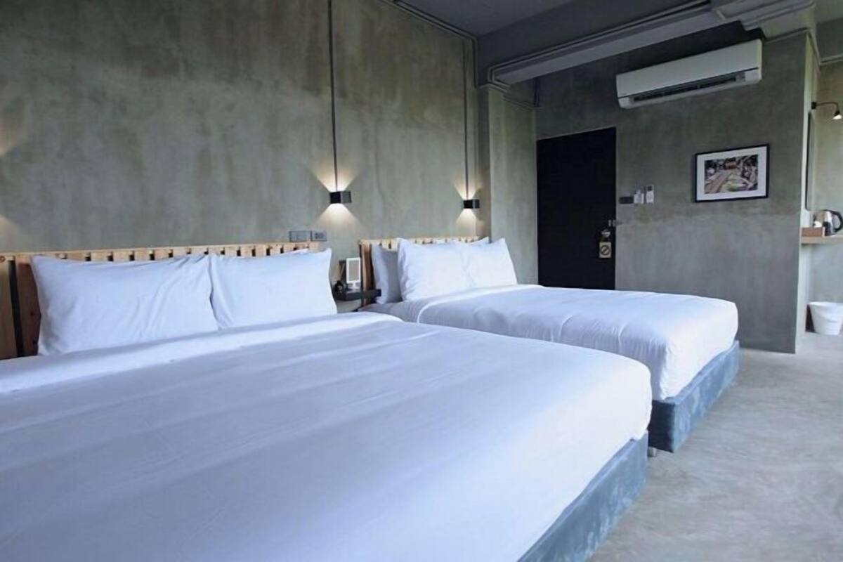 Minibar, wifi gratis y ropa de cama