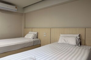 Twin Room | Desk, blackout drapes, free WiFi, bed sheets