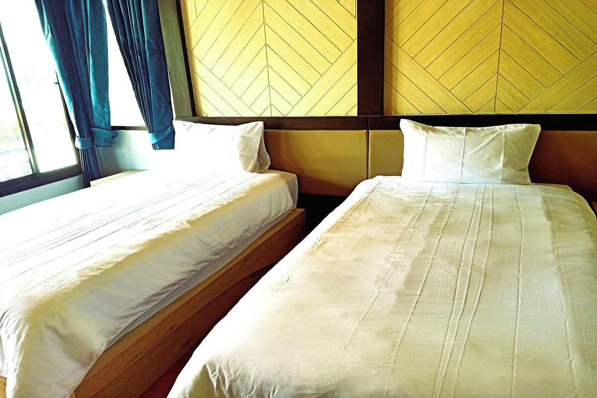 책상, 무료 WiFi, 침대 시트