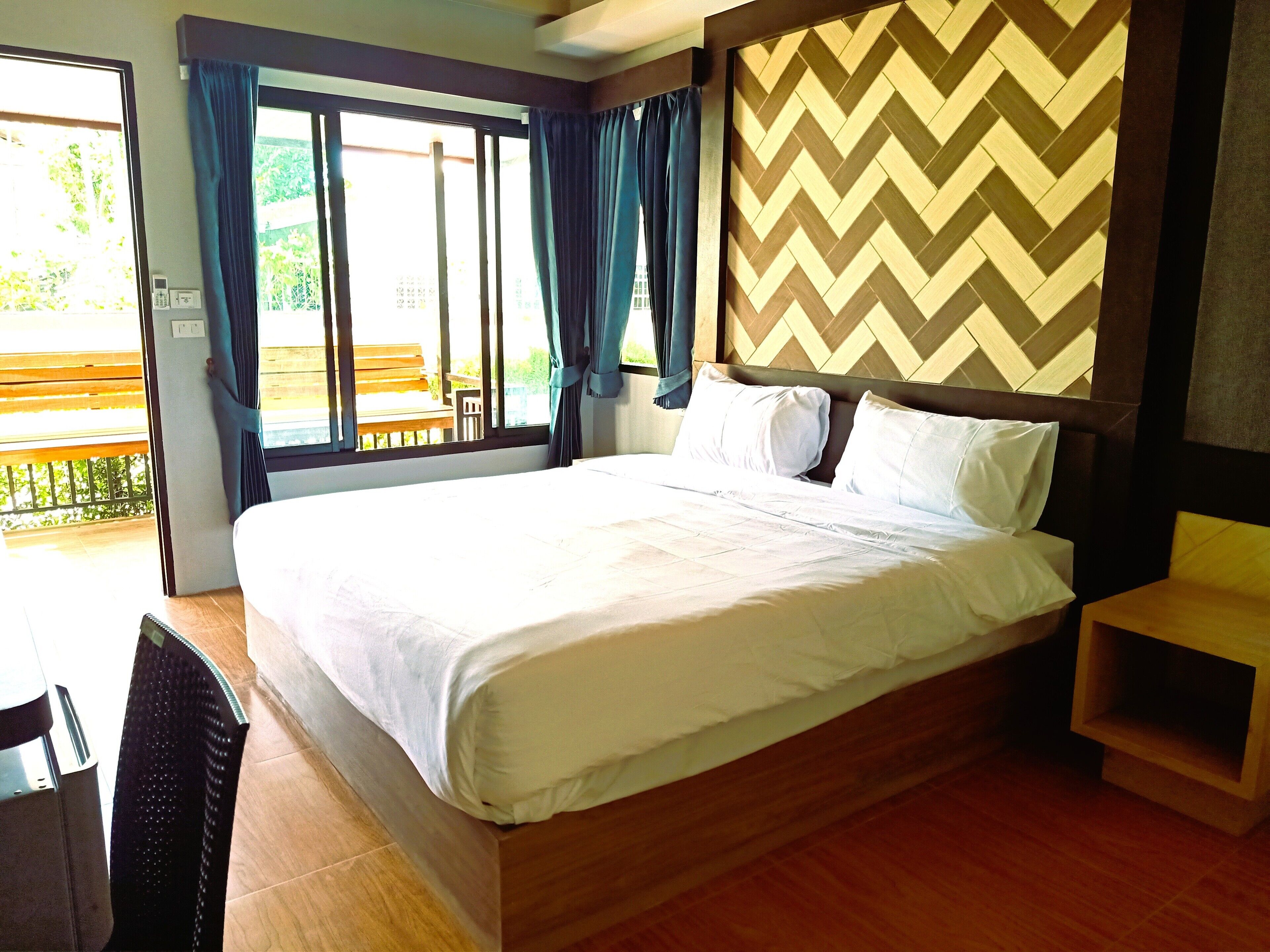 Desk, free WiFi, bed sheets