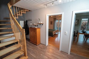 2 bedrooms, iron/ironing board, free WiFi, bed sheets