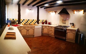 Micro-ondes, four, plaque de cuisson, lave-vaisselle