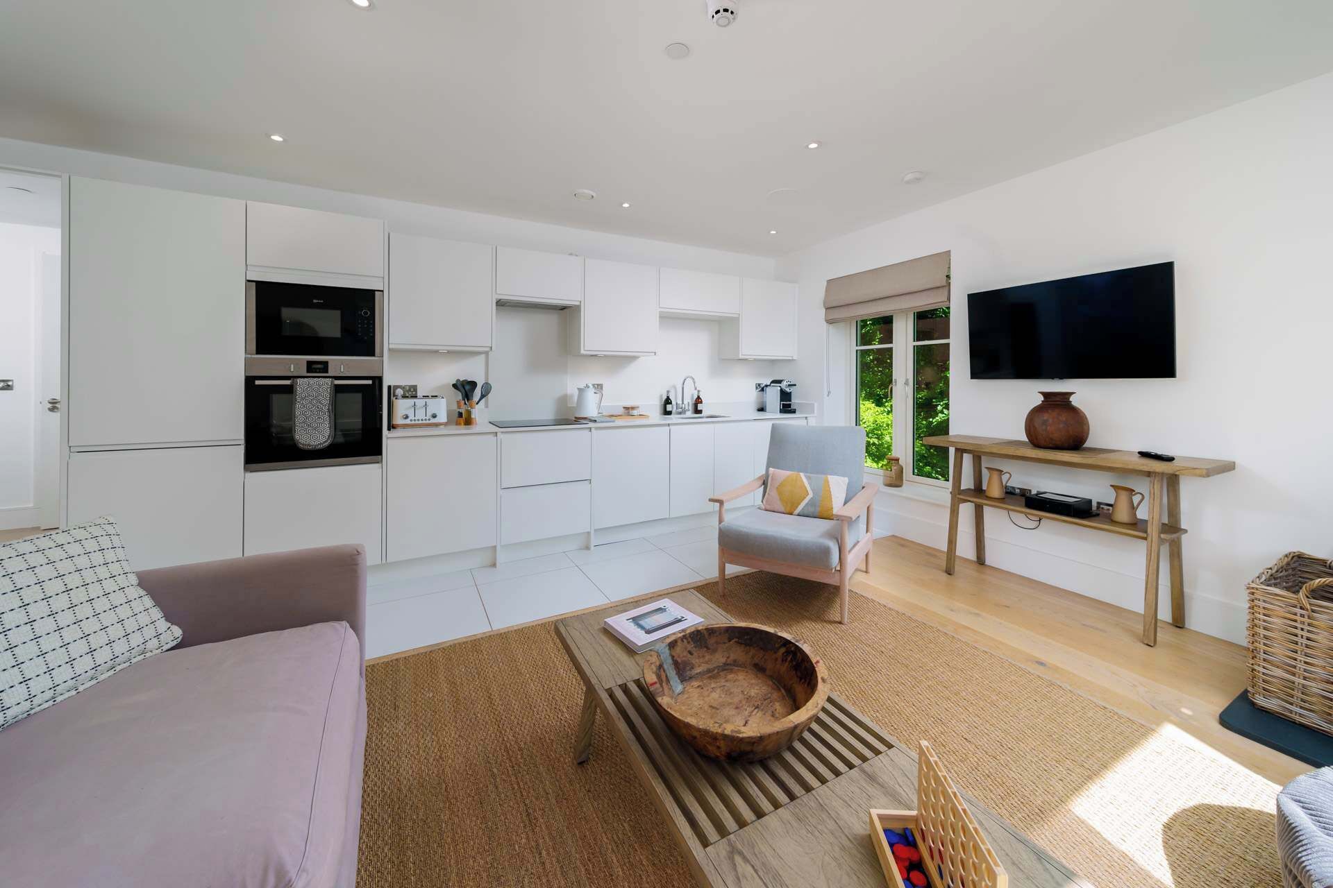 TV, fireplace, offices
