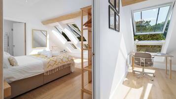 3 chambres, fer et planche à repasser, Wi-Fi, draps fournis
