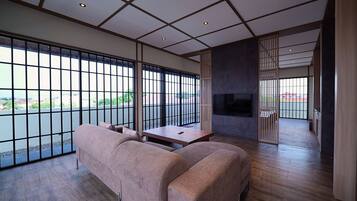 Tokyo | Area keluarga | Smart TV 42-inci dengan saluran TV digital dan Netflix