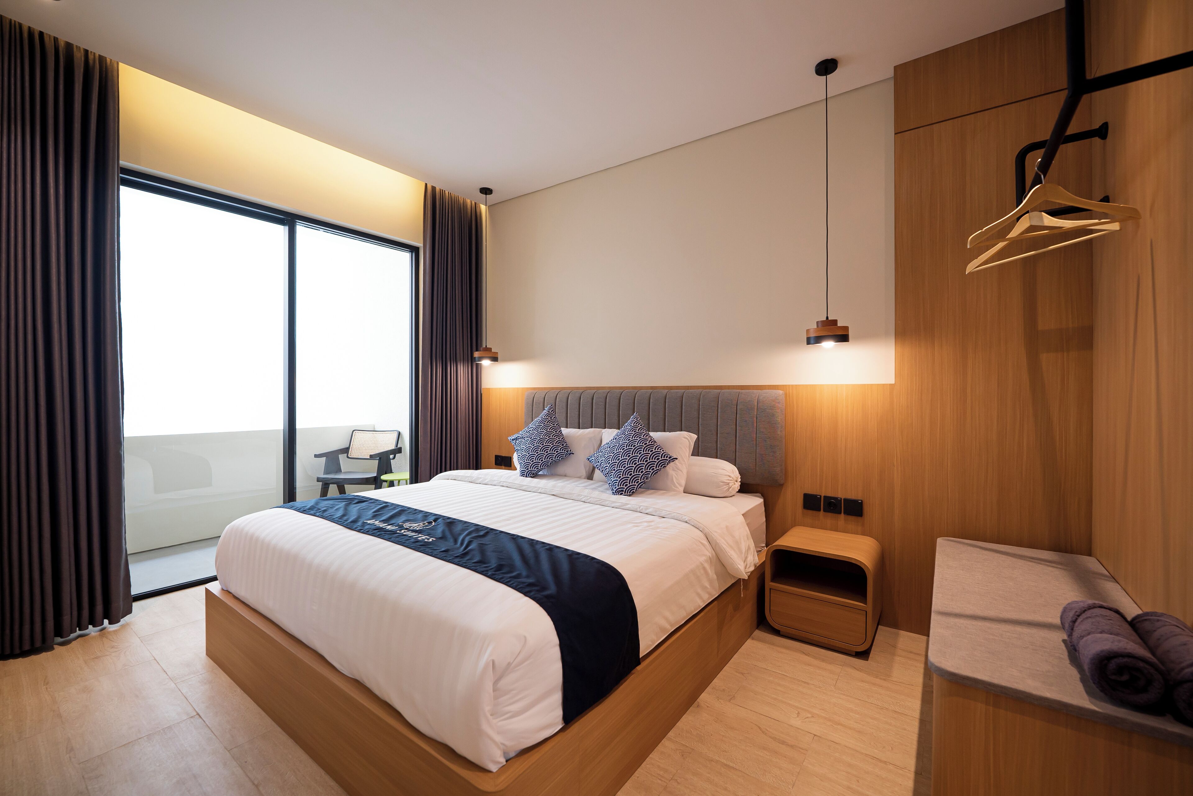 Seprai premium, minibar gratis, meja kerja, dan setrika/meja setrika