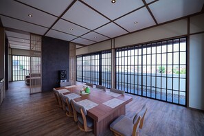 Suite, Stadtblick (Tokyo) | Essbereich im Zimmer