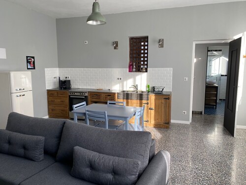 Appartement indépendant dans maison de village