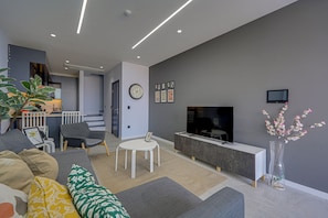 Deluxe Duplex, Sea View | Living area