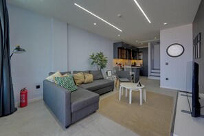 Toetasjesleilighet – deluxe, sjøutsikt | Oppholdsområde