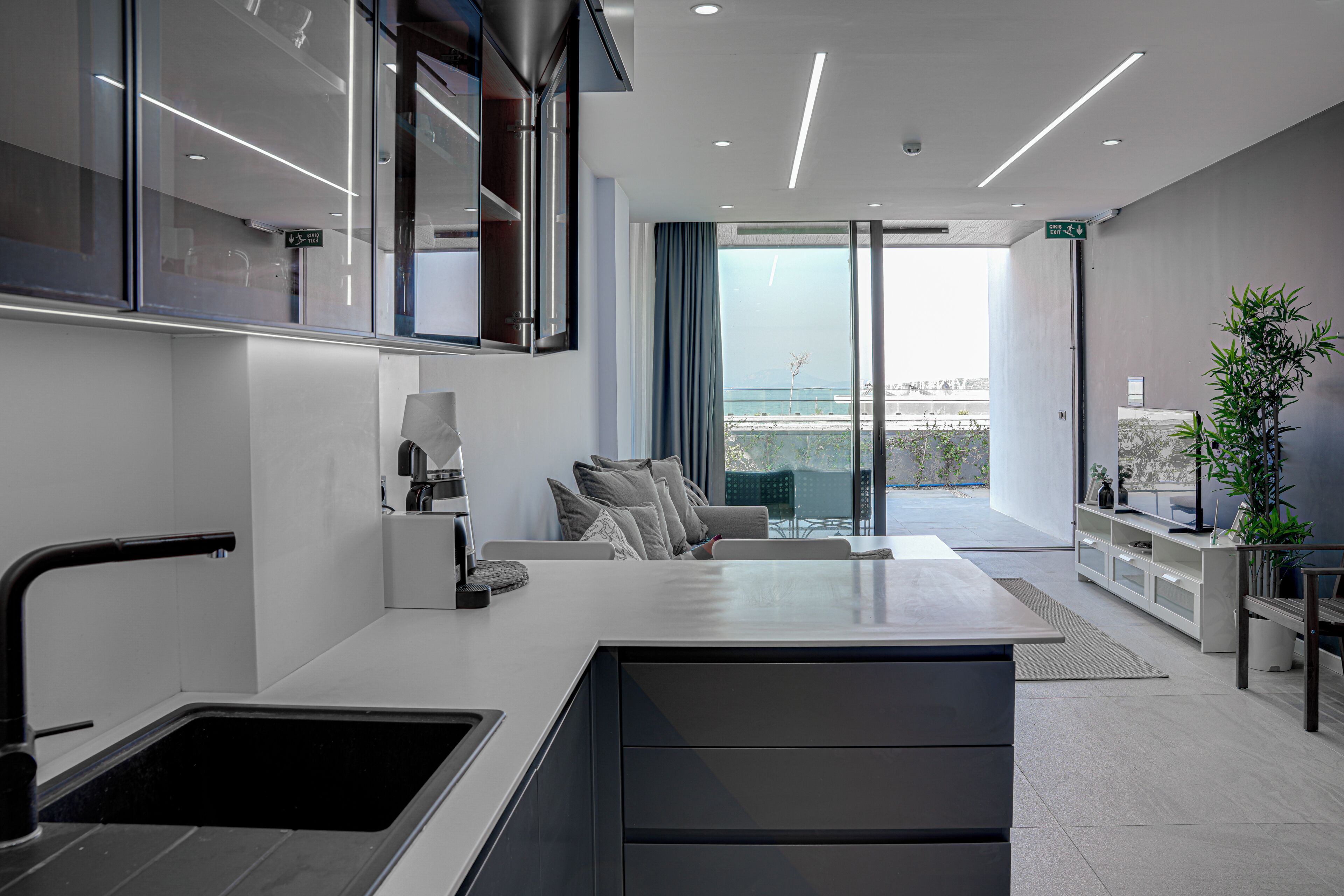 Deluxe maisonnette, uitzicht op zee | Een bureau, een laptopwerkplek, gratis wifi, rolstoeltoegankelijk