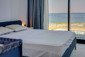 Desk, laptop workspace, free WiFi, wheelchair access