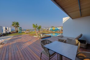 Premium Studio, 1 King Bed, Bathtub, Pool View | Terrace/patio - VENTO MARE ÇEŞME (Cesme)