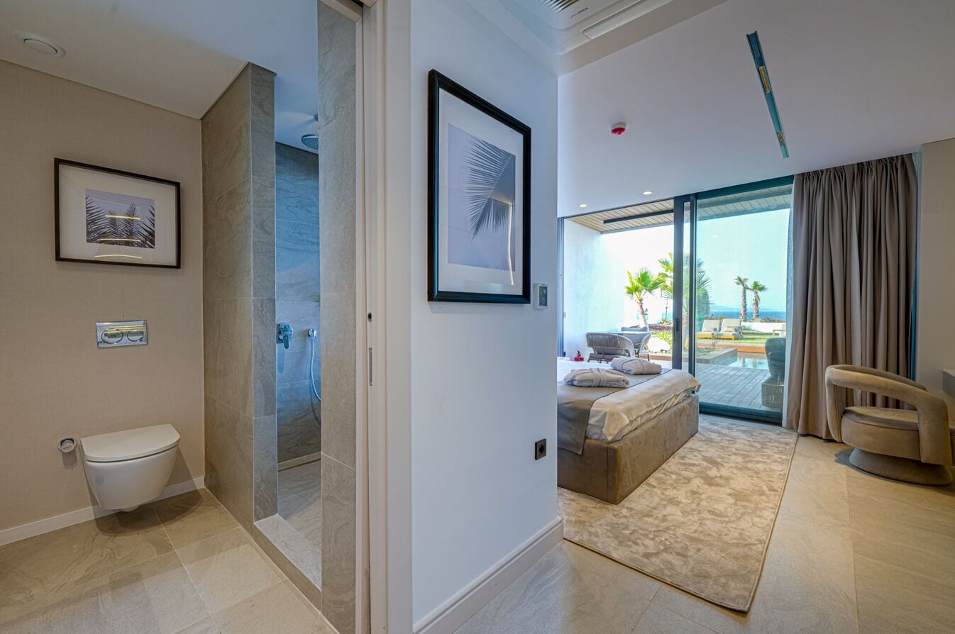 Artículos del minibar gratis y escritorio 