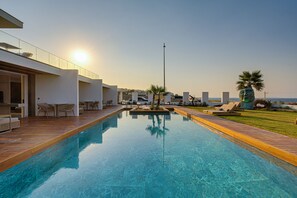 Outdoor pool, free pool cabanas, pool umbrellas - VENTO MARE ÇEŞME (Cesme)