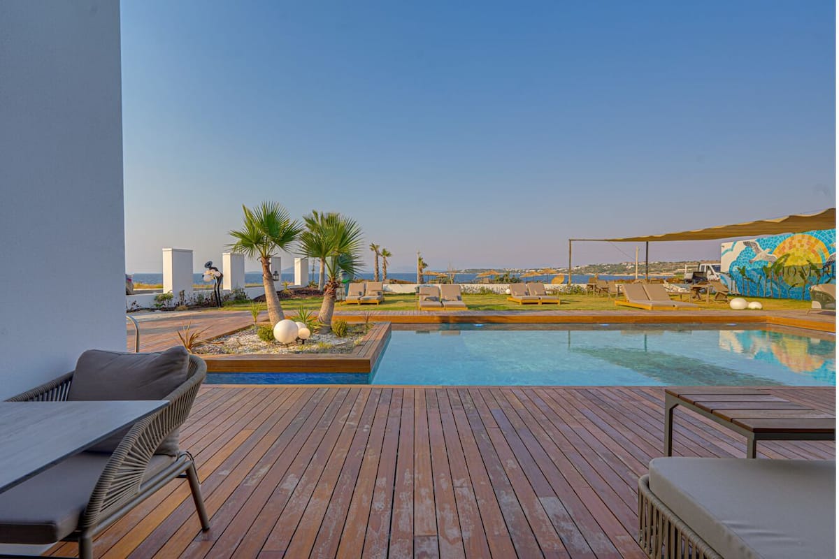 Suite estudio superior | Alberca | Alberca al aire libre y camas balinesas gratuitas