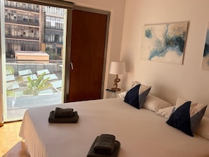 Een strijkplank/strijkijzer, gratis wifi, beddengoed