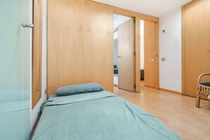 3 chambres, fer et planche à repasser, Wi-Fi gratuit, draps fournis