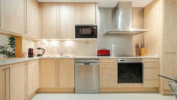 Micro-ondes, four, plaque de cuisson, lave-vaisselle