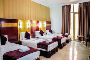 Quadruple Room | Free WiFi, bed sheets - Belvilla Luxury Phoenix East Beach (Dubai)