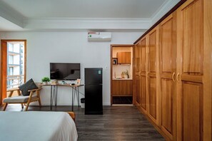 Superior Studio | Down comforters, in-room safe, desk, laptop workspace