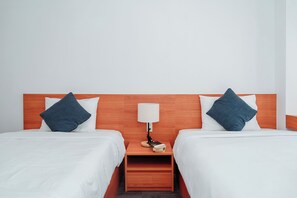 Habitación Deluxe con 1 cama matrimonial o 2 individuales | Edredón, caja de seguridad en la habitación y escritorio 