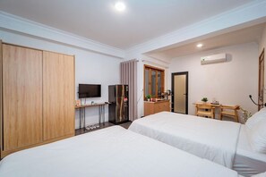 基本雙人或雙床房 | 羽絨被、客房內保險箱、書桌、筆電工作空間