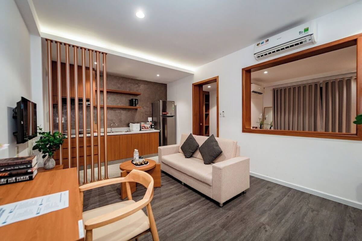 Căn hộ Premium, 1 phòng ngủ | Khu phòng khách | TV 47-inch có truyền hình kỹ thuật số 