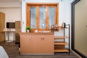 Basic Double or Twin Room | Private kitchen | Fridge, paper towels