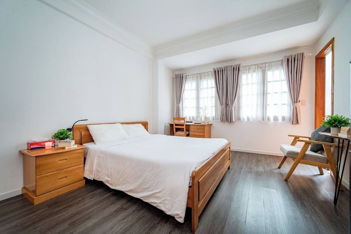 Studio Superior | Chăn bông, két bảo mật tại phòng, bàn 