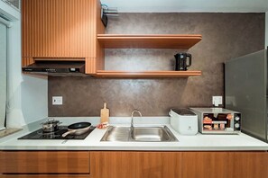 Premium Apartment, 1 Bedroom | Private kitchen | Fridge, paper towels