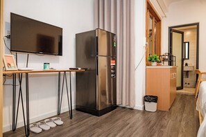 Dobbelt- eller tomannsrom – basic | Dundyner, safe på rommet, skrivebord og skrivebord for bærbar PC