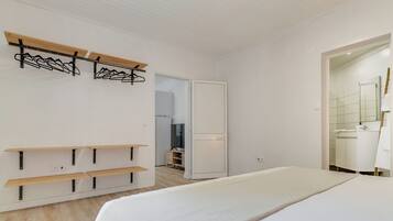 Iron/ironing board, free WiFi