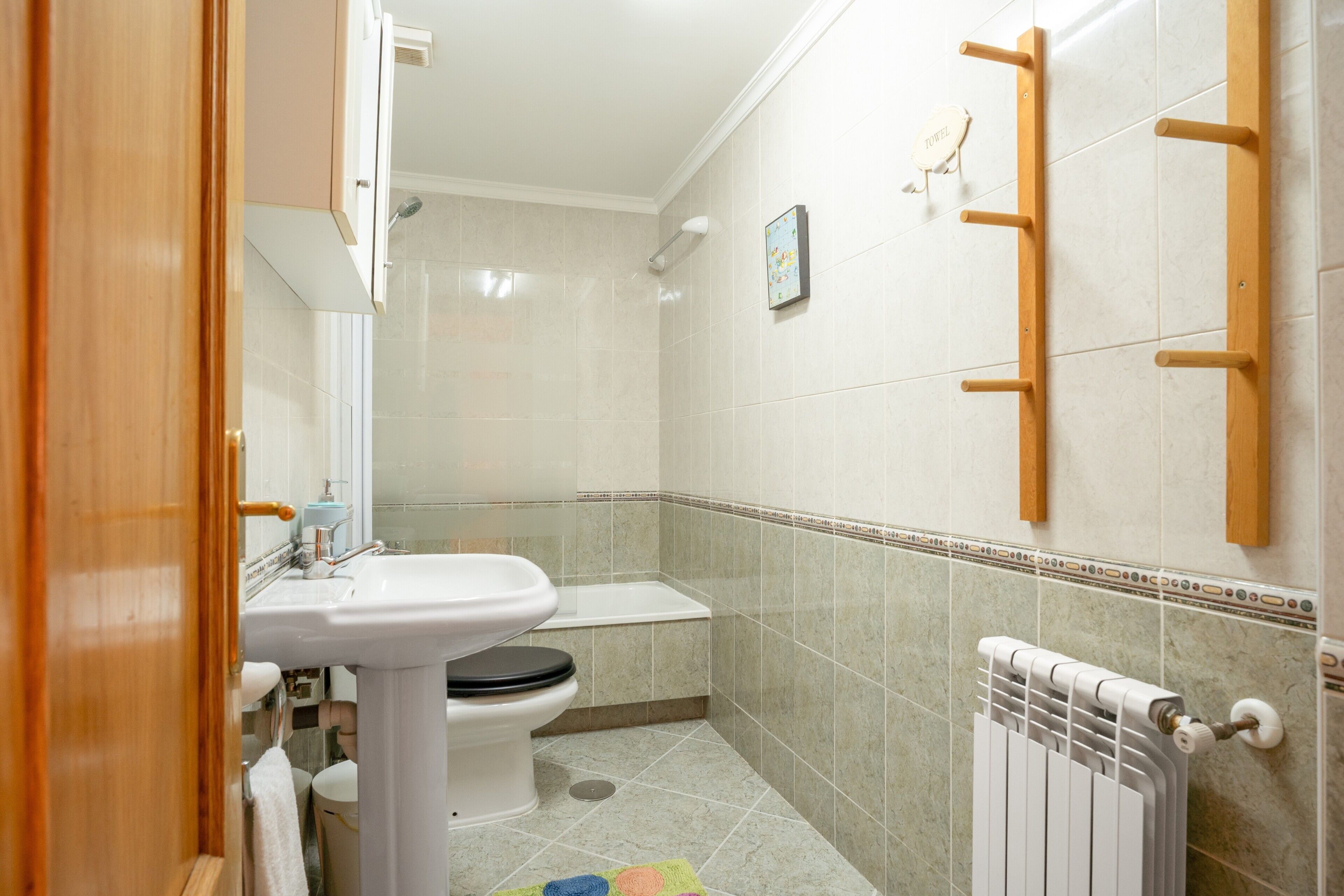 Dusch, hårtork och handdukar