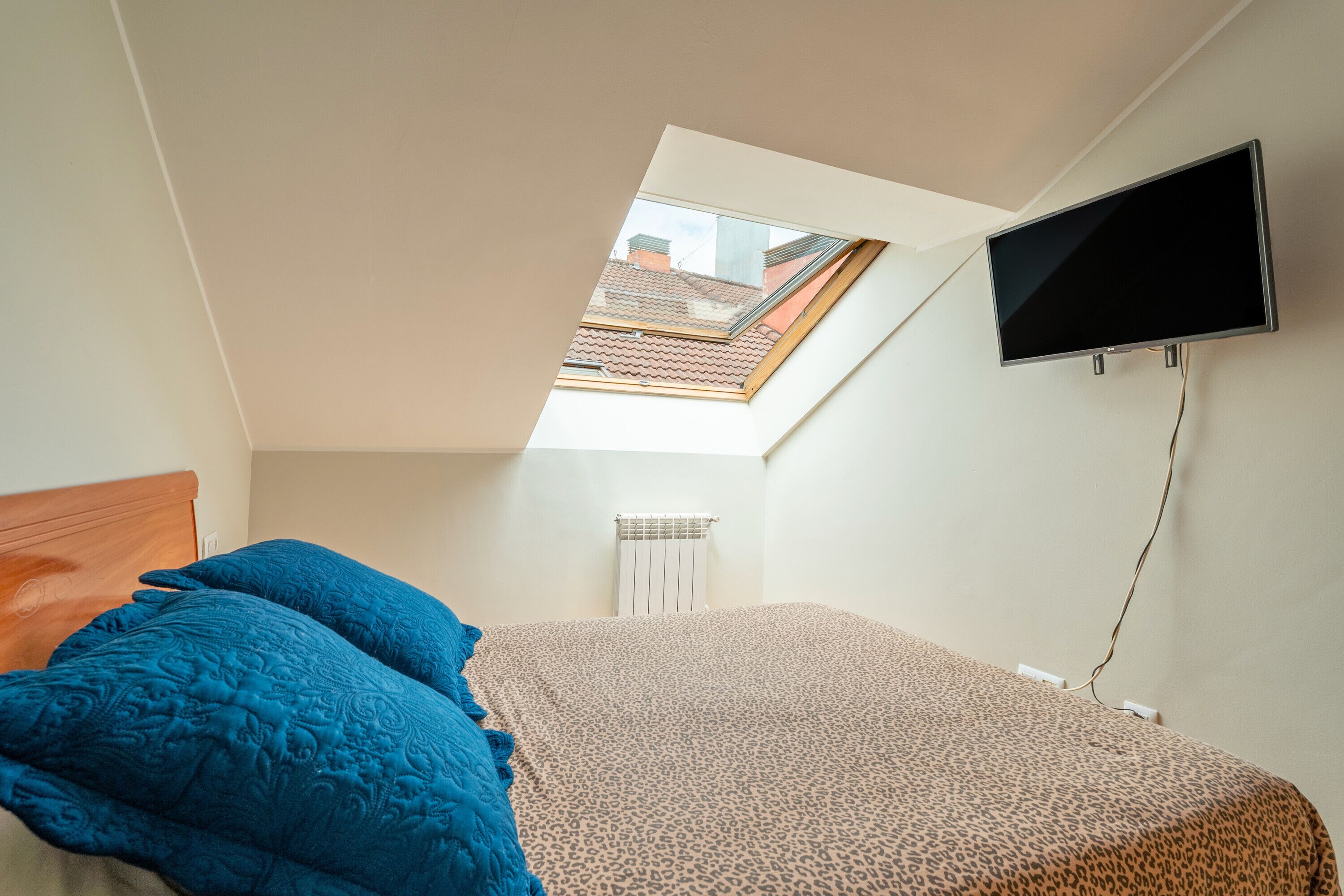 2 dormitorios, tabla de planchar con plancha, wifi y ropa de cama