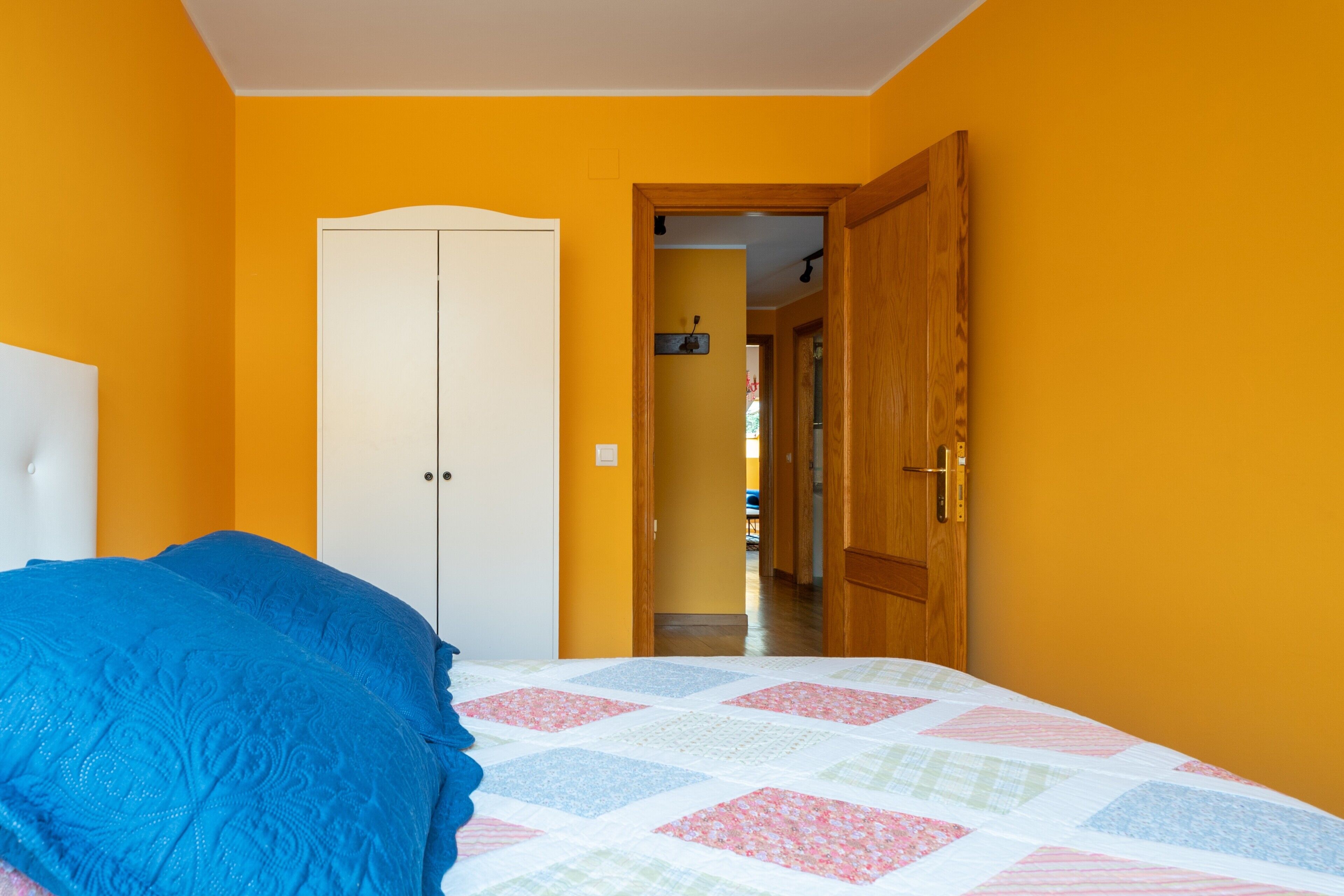2 slaapkamers, een strijkplank/strijkijzer, wifi, beddengoed