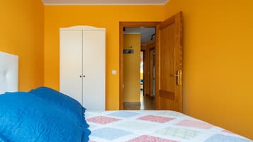 2 slaapkamers, een strijkplank/strijkijzer, wifi, beddengoed