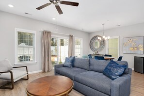 Een televisie en een dvd-speler