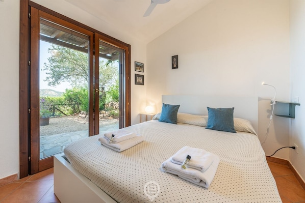 3 chambres, lit de bébé portatif