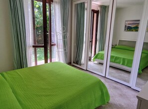 2 chambres, fer et planche à repasser, Wi-Fi, draps fournis