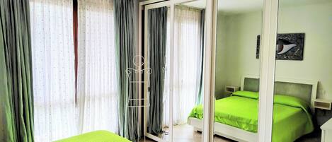 2 slaapkamers, een strijkplank/strijkijzer, wifi, beddengoed